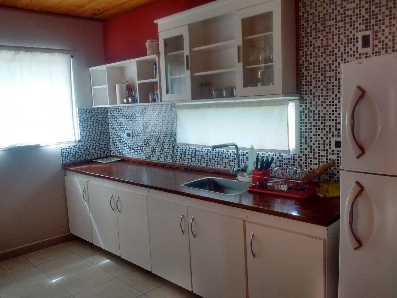 Casa frente al golf de Villa Gesell ( con dos departamentos )