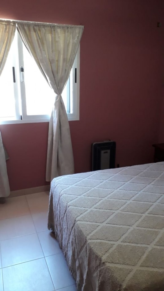 Casa frente al golf de Villa Gesell ( con dos departamentos )