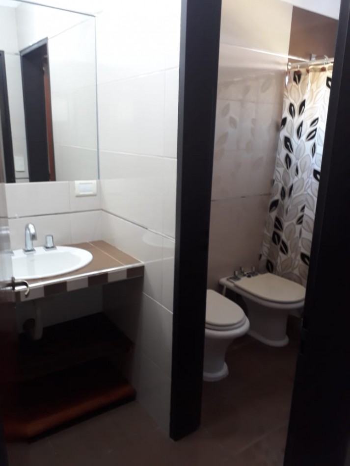 Casa frente al golf de Villa Gesell ( con dos departamentos )