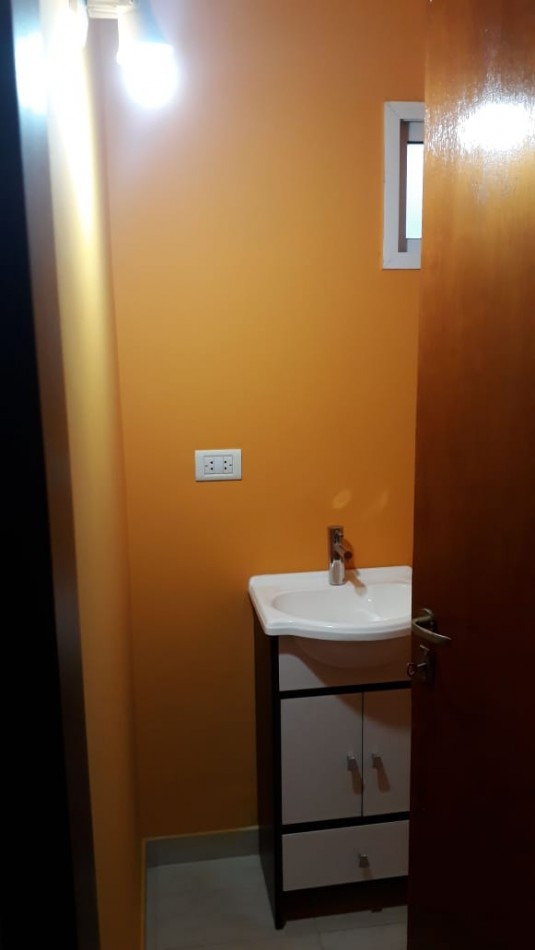 Casa frente al golf de Villa Gesell ( con dos departamentos )